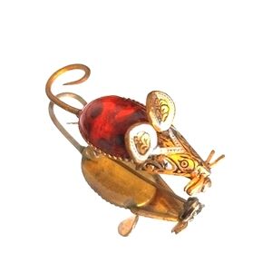 Mouse brooch